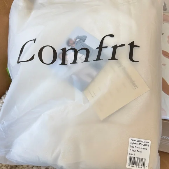 Comfrt Airplane Mode Travel Hoodie - Bone - L - NWT - Picture 8 of 8